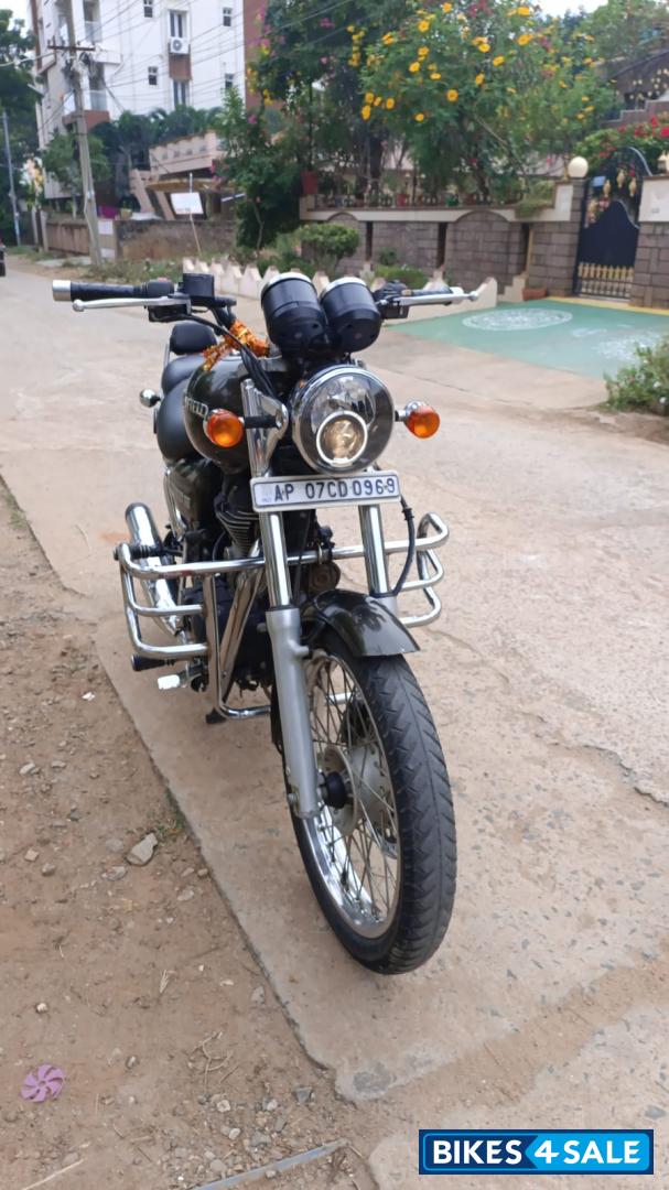 Black Royal Enfield Thunderbird 350 Black Royal Enfield Thunderbird 350