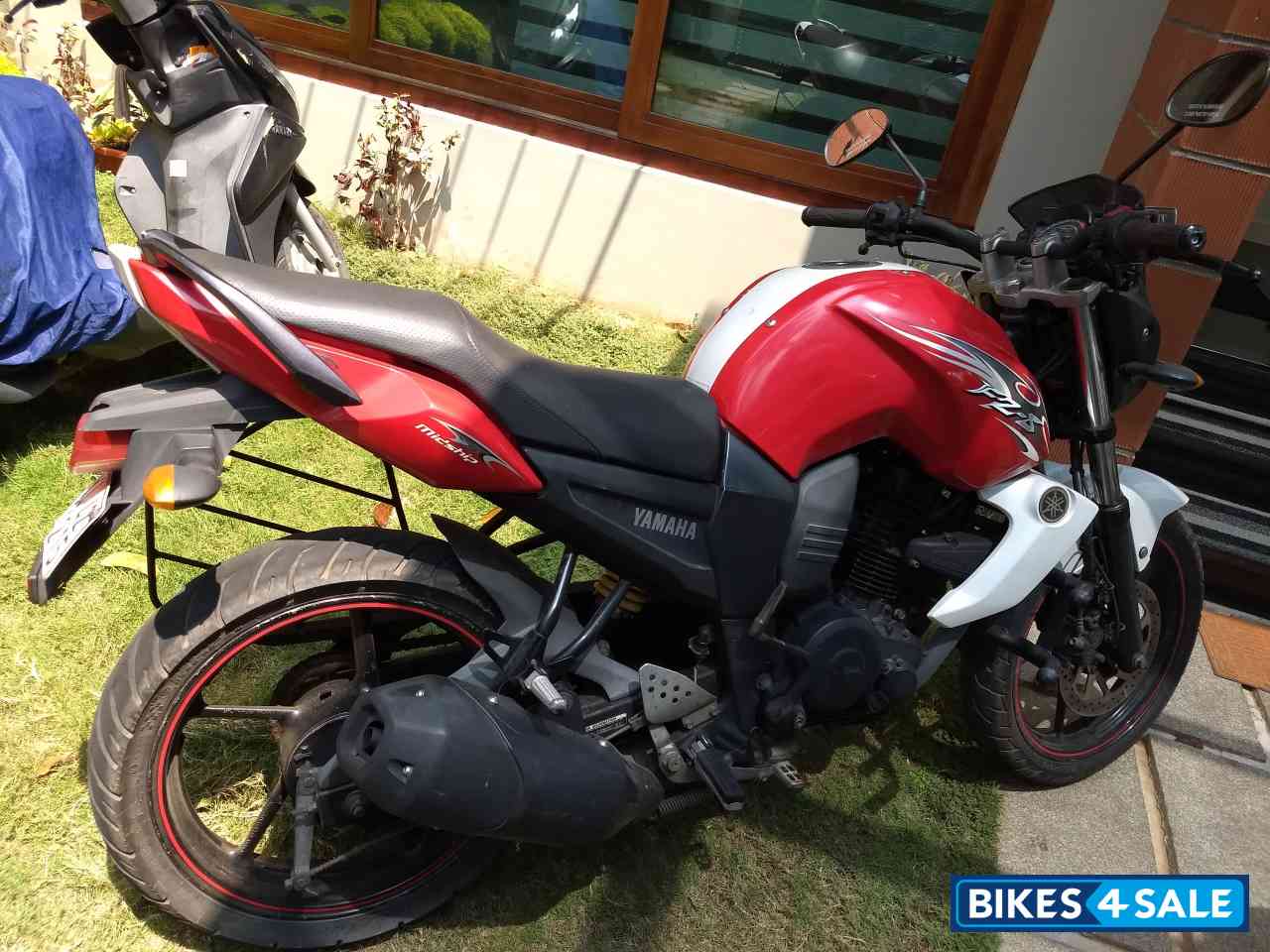 Red White Yamaha FZ-S Red White Yamaha FZ-S