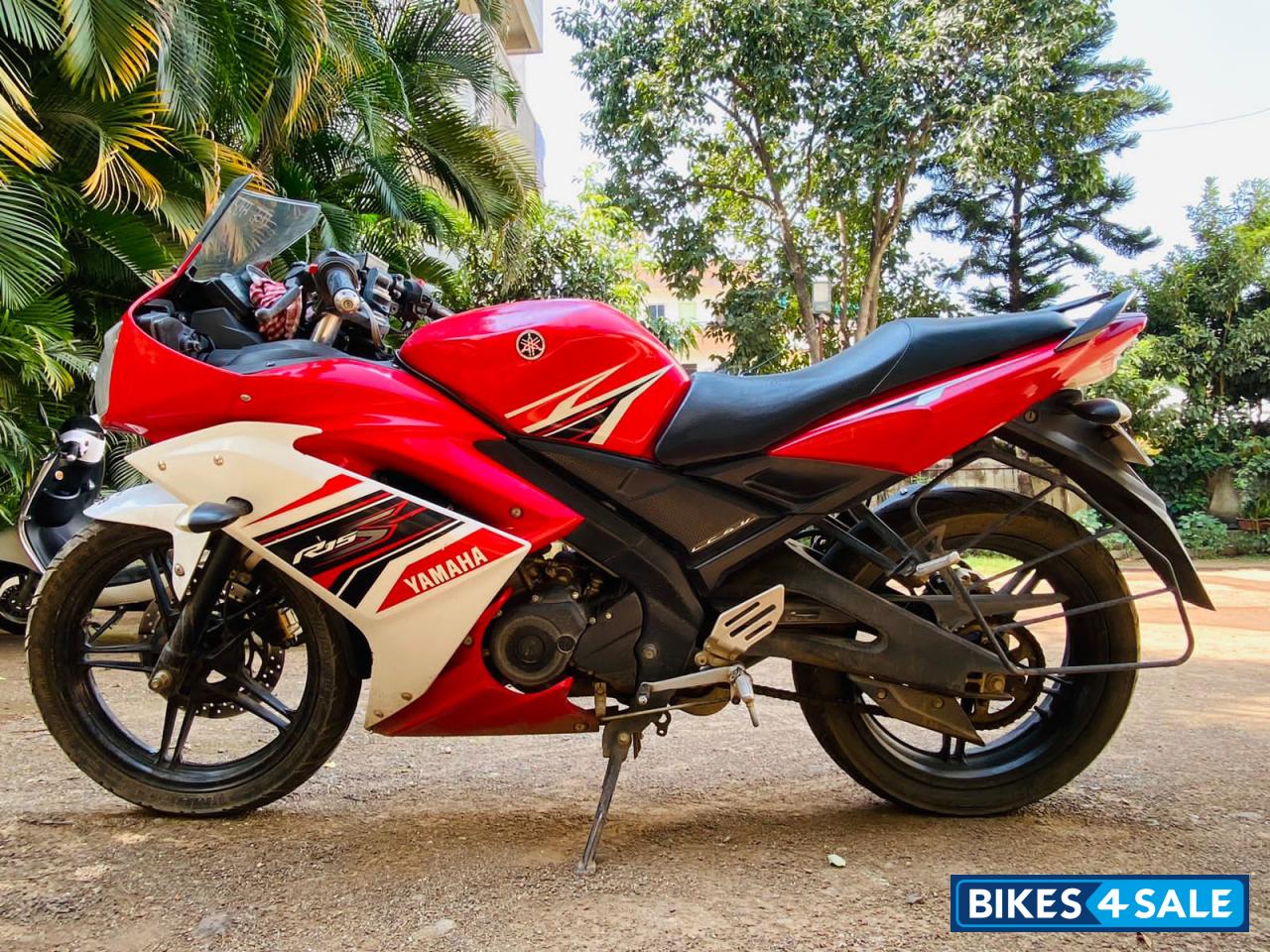 Red Yamaha YZF R15