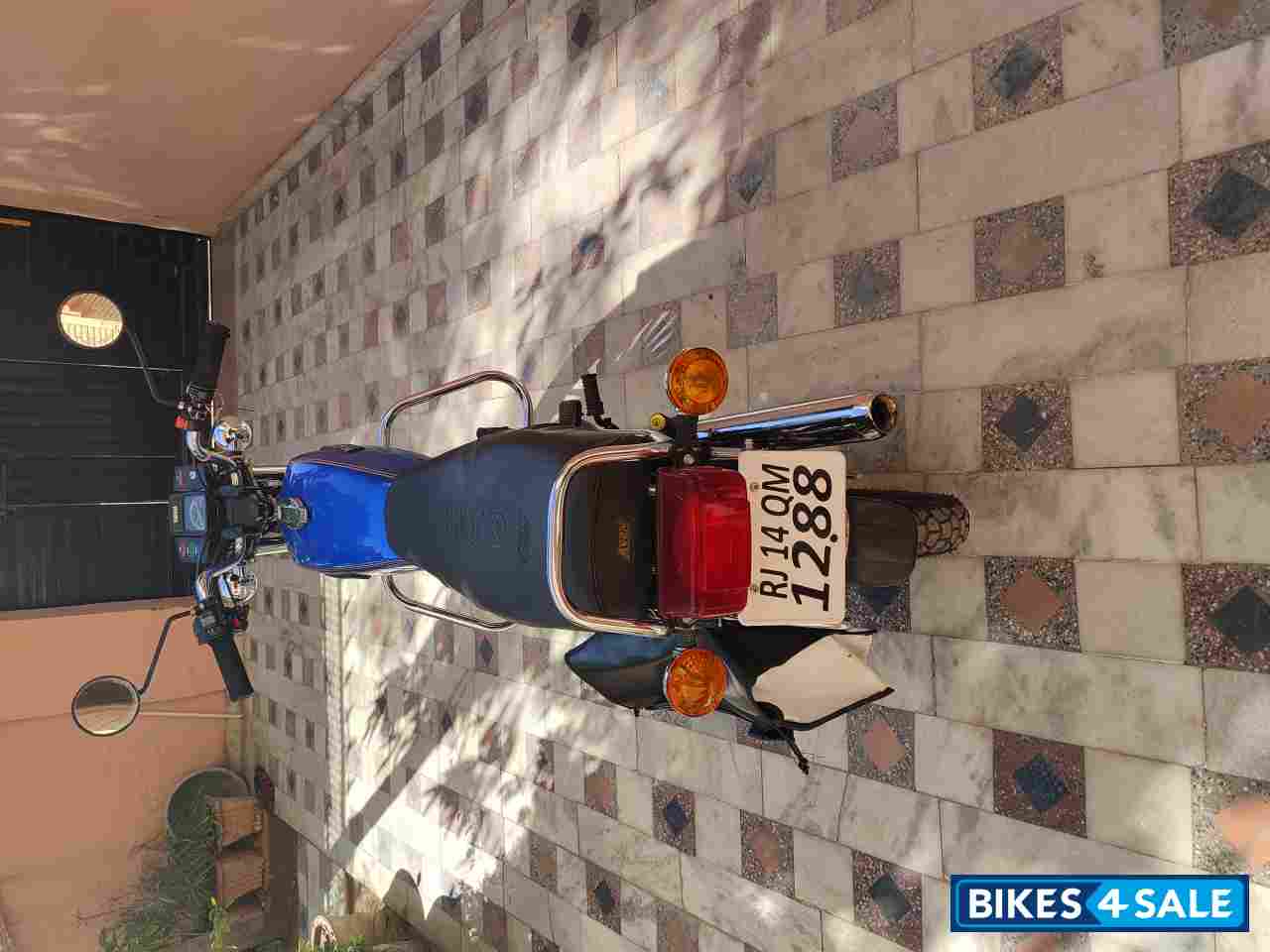 Blue Yamaha RX 135 Blue Yamaha RX 135