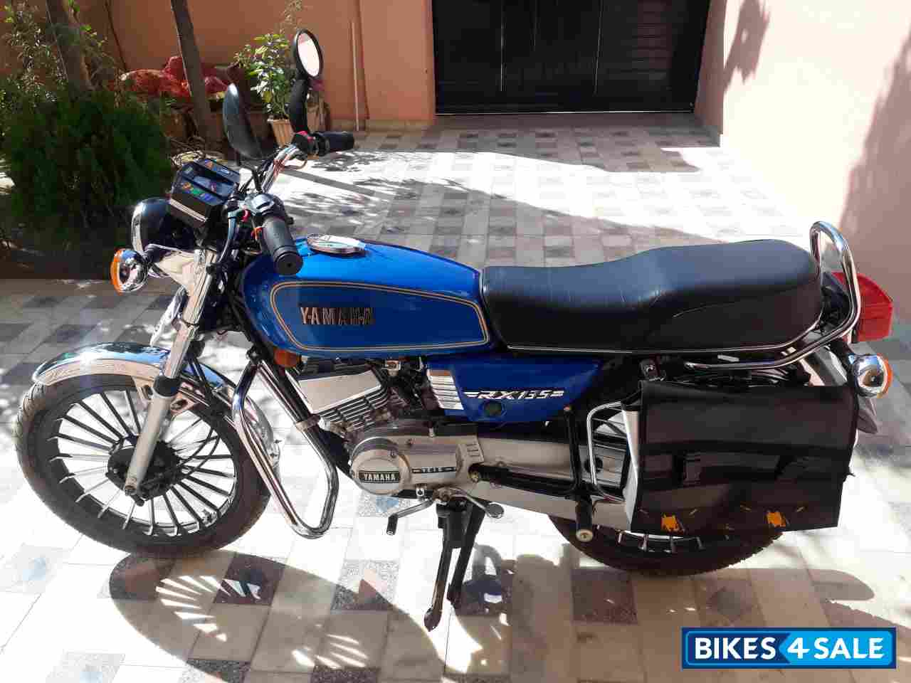 Blue Yamaha RX 135 Blue Yamaha RX 135