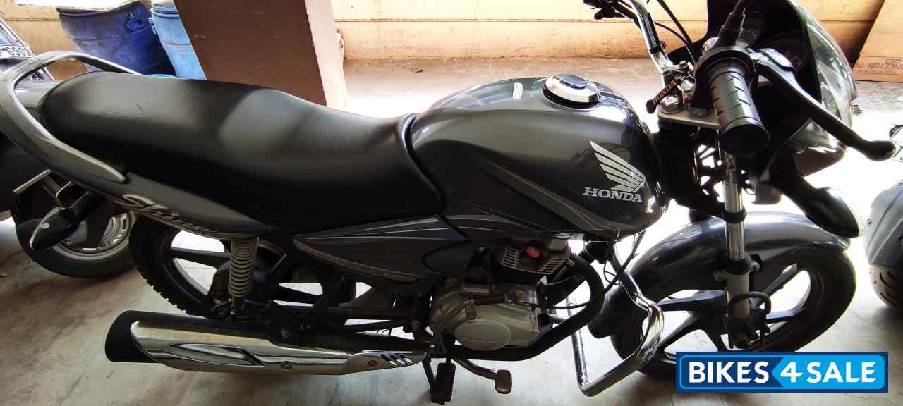 Grey (steel) Honda Shine Grey (steel) Honda Shine