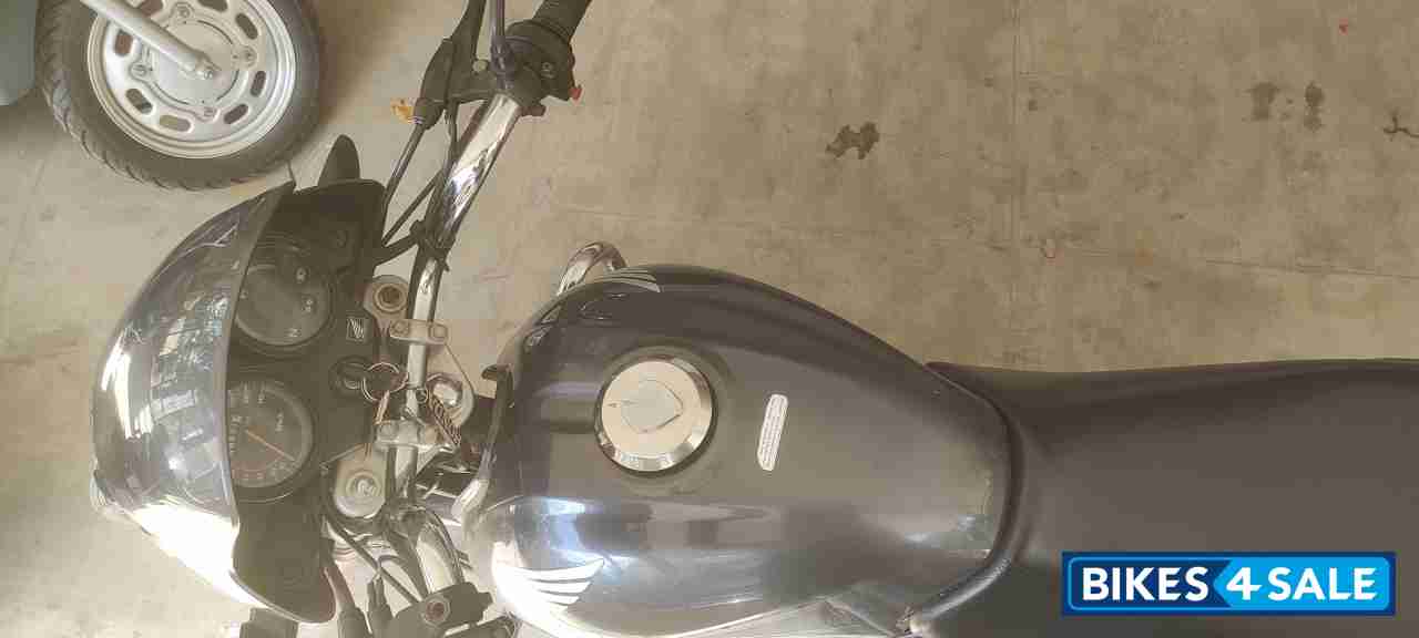 Grey (steel) Honda Shine Grey (steel) Honda Shine