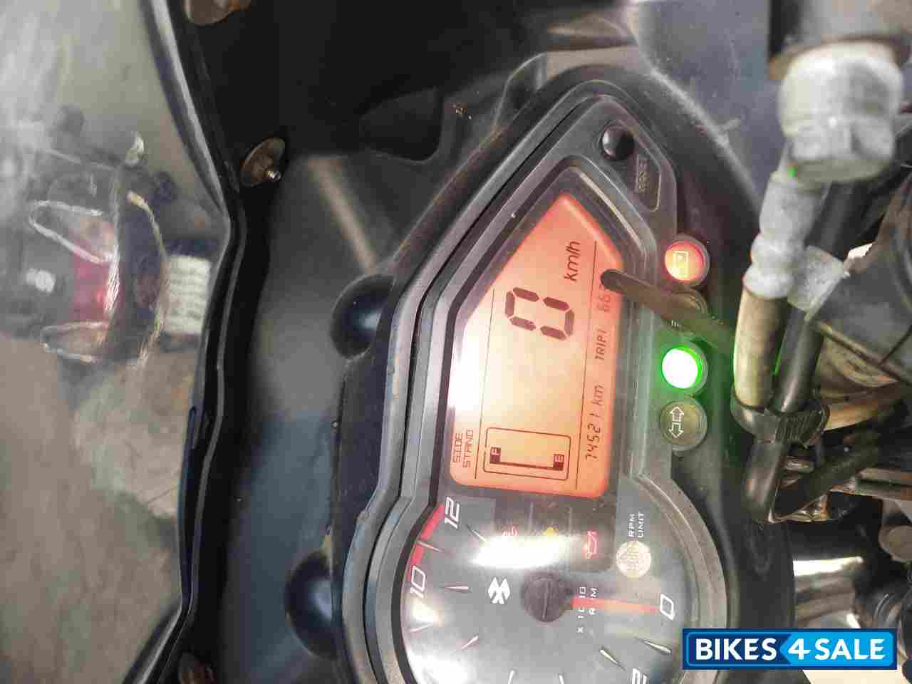 Bajaj Pulsar 220 DTSi Bajaj Pulsar 220 DTSi