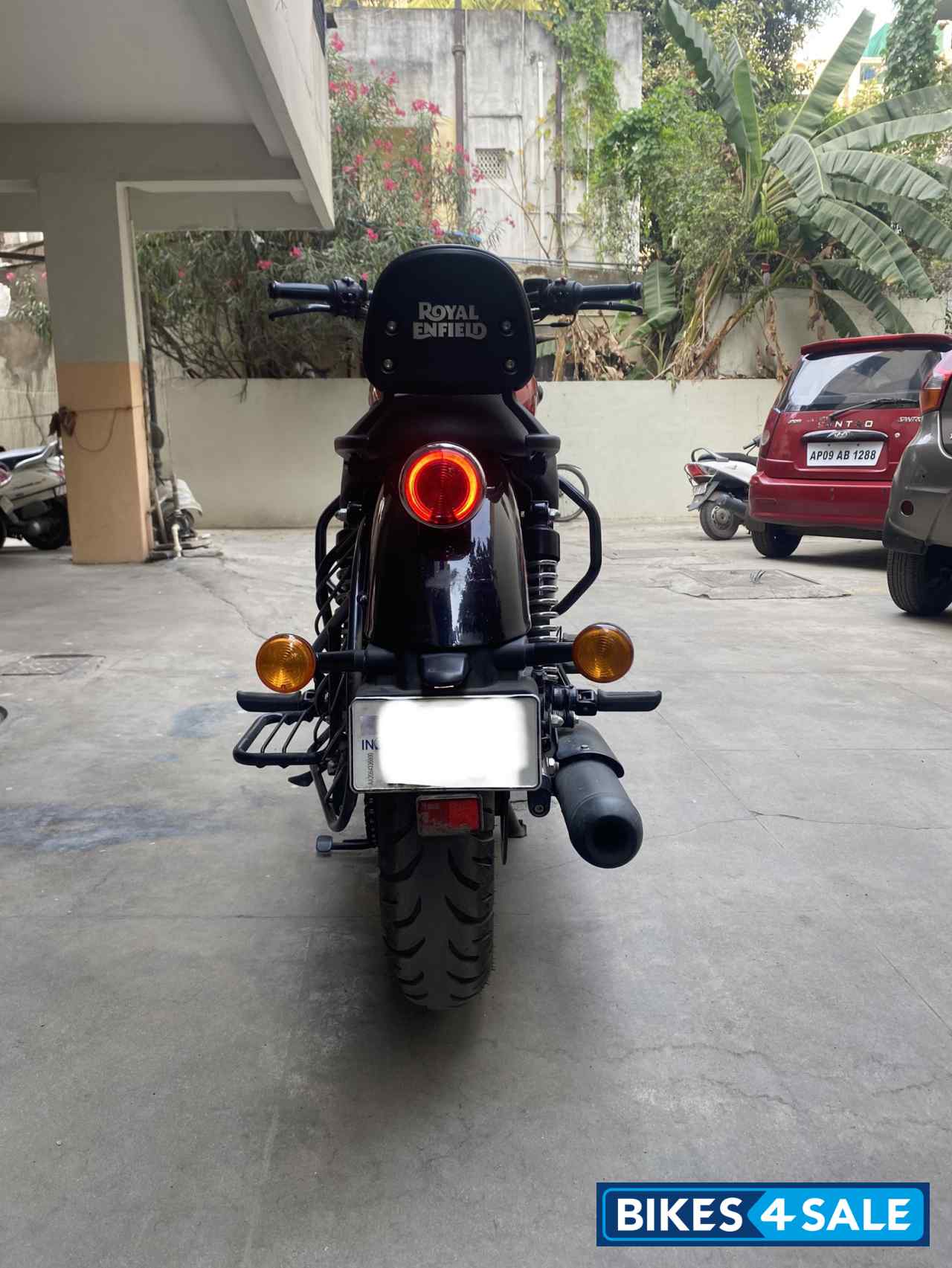 Red Royal Enfield Meteor 350 Fireball Red Royal Enfield Meteor 350 Fireball