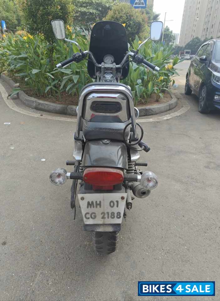 Black Bajaj Avenger Cruise 220 Black Bajaj Avenger Cruise 220