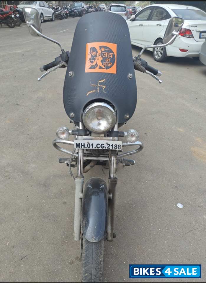 Black Bajaj Avenger Cruise 220 Black Bajaj Avenger Cruise 220