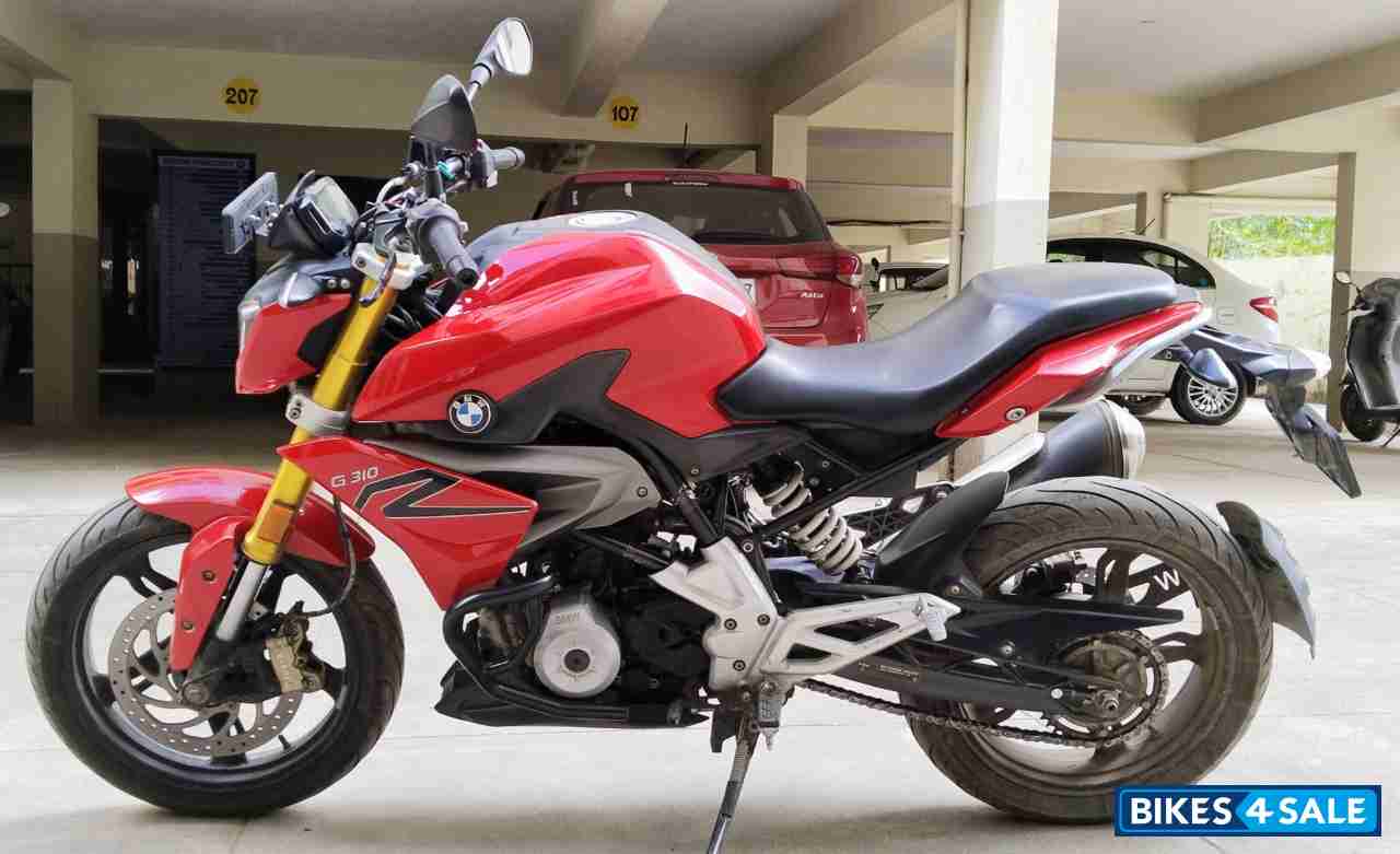 Red BMW G 310 R