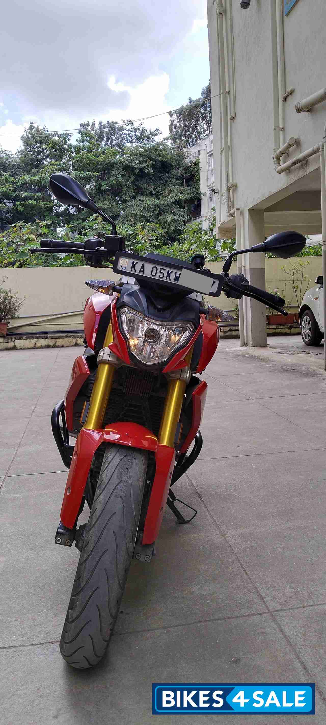 Red BMW G 310 R