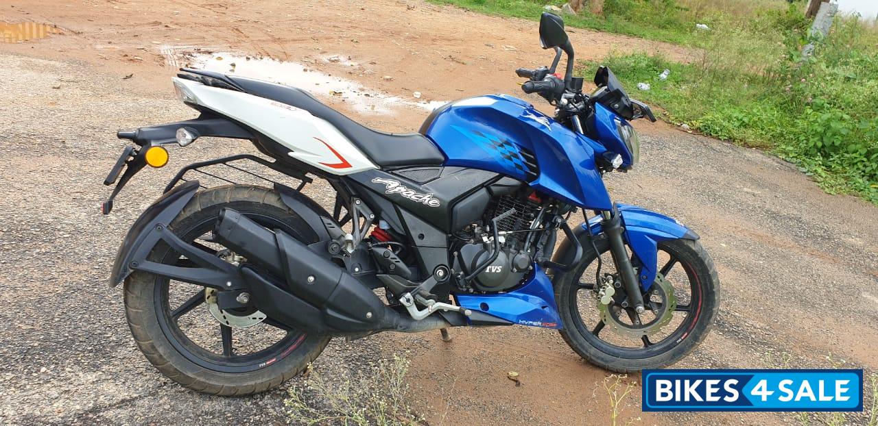 Blue & White TVS Apache RTR 160 4V Blue & White TVS Apache RTR 160 4V