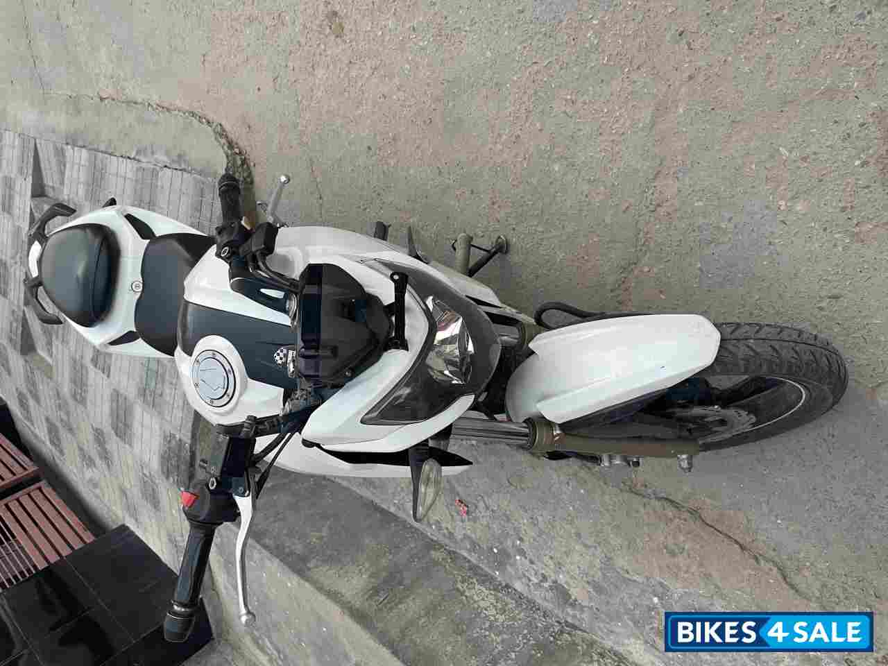 White TVS Apache RTR 200 4V White TVS Apache RTR 200 4V