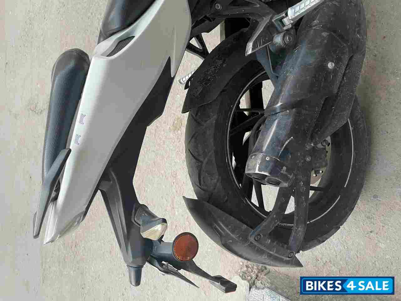 White TVS Apache RTR 200 4V White TVS Apache RTR 200 4V