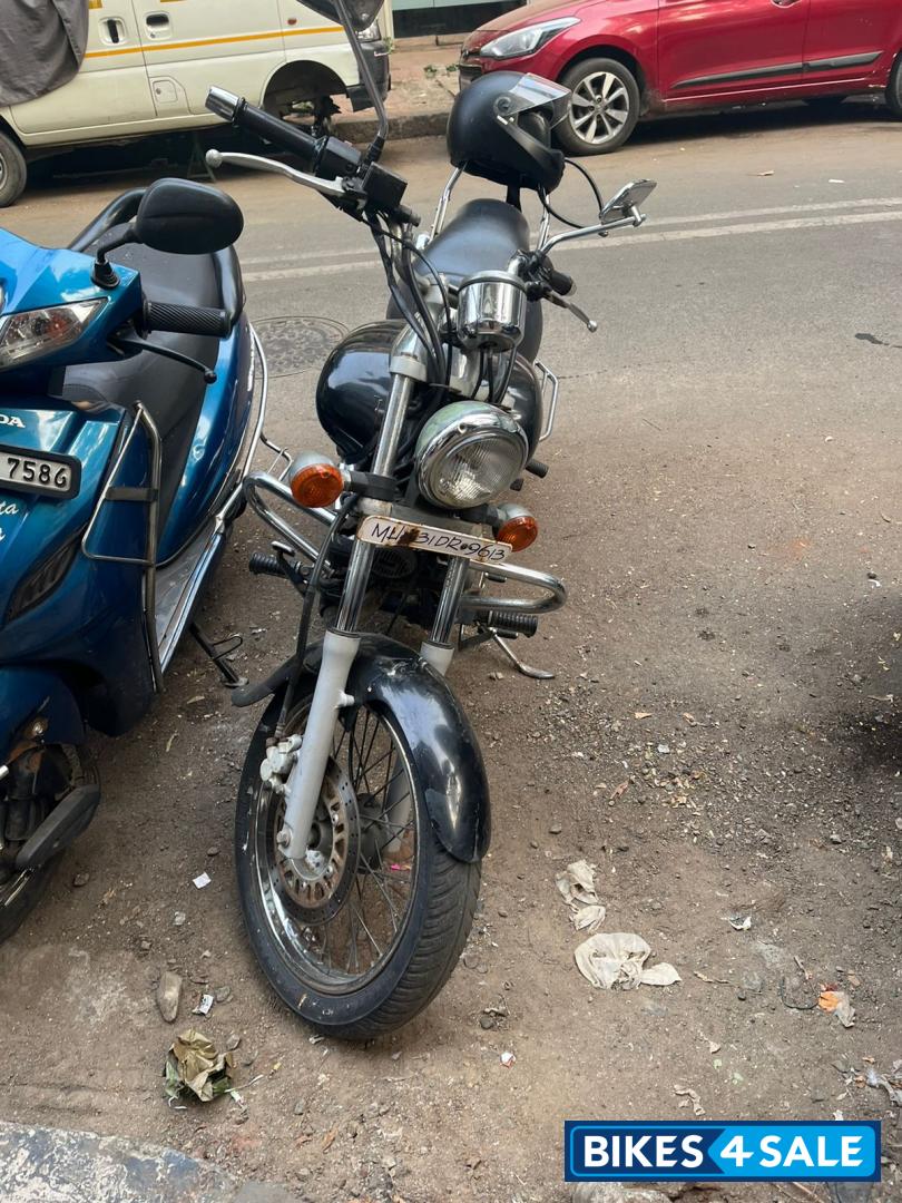 Black Bajaj Avenger 200 DTS-i Black Bajaj Avenger 200 DTS-i