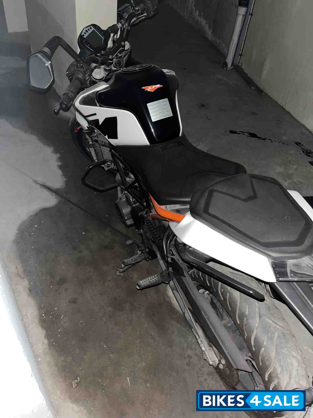 White KTM Duke 250 White KTM Duke 250