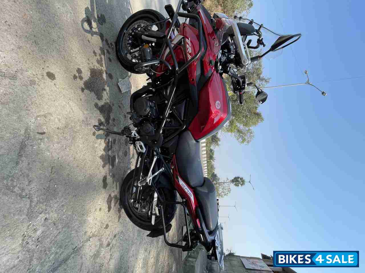 Red Benelli TRK 502 Red Benelli TRK 502