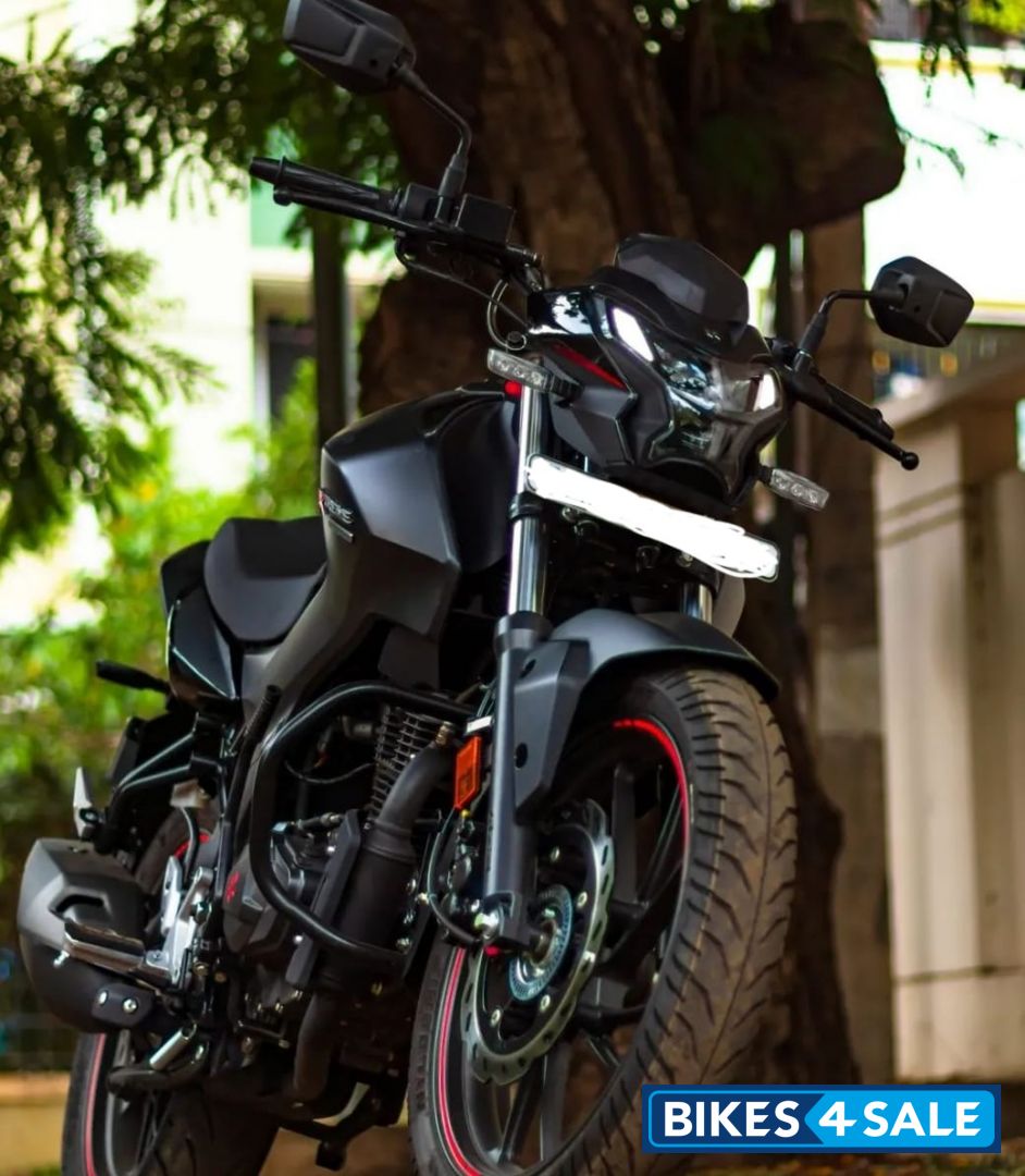 Black Hero Xtreme 160R 2022 Edition