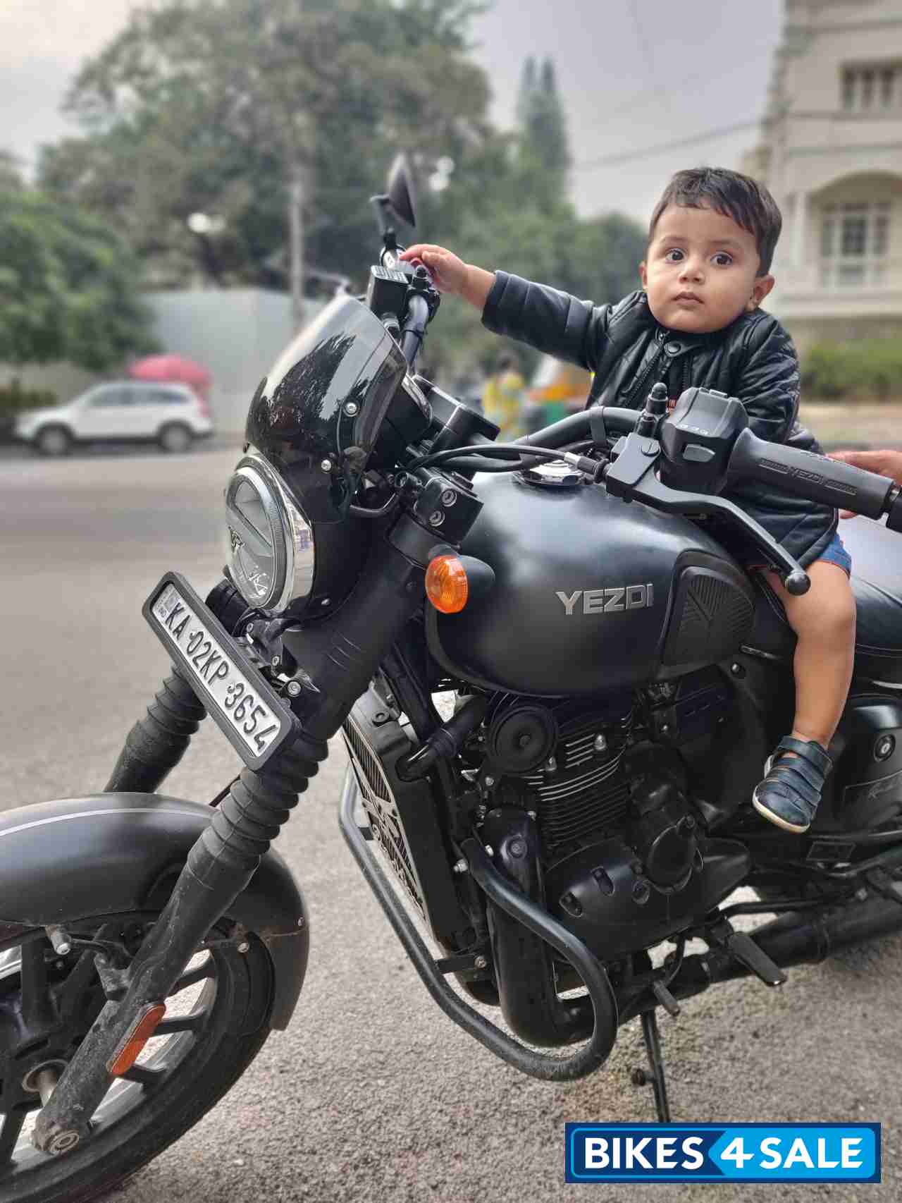 Yezdi Roadster Dark Yezdi Roadster Dark