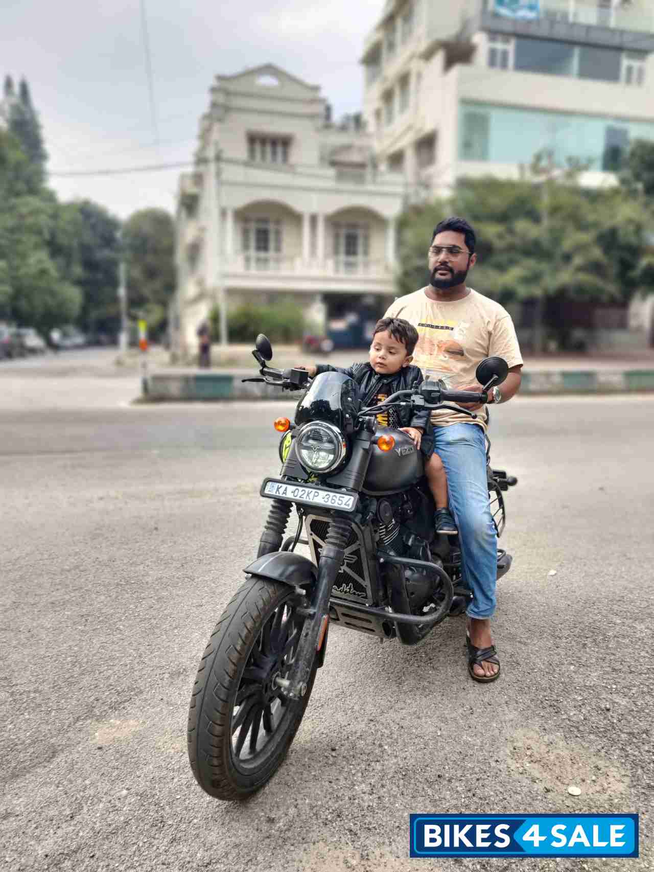 Yezdi Roadster Dark Yezdi Roadster Dark