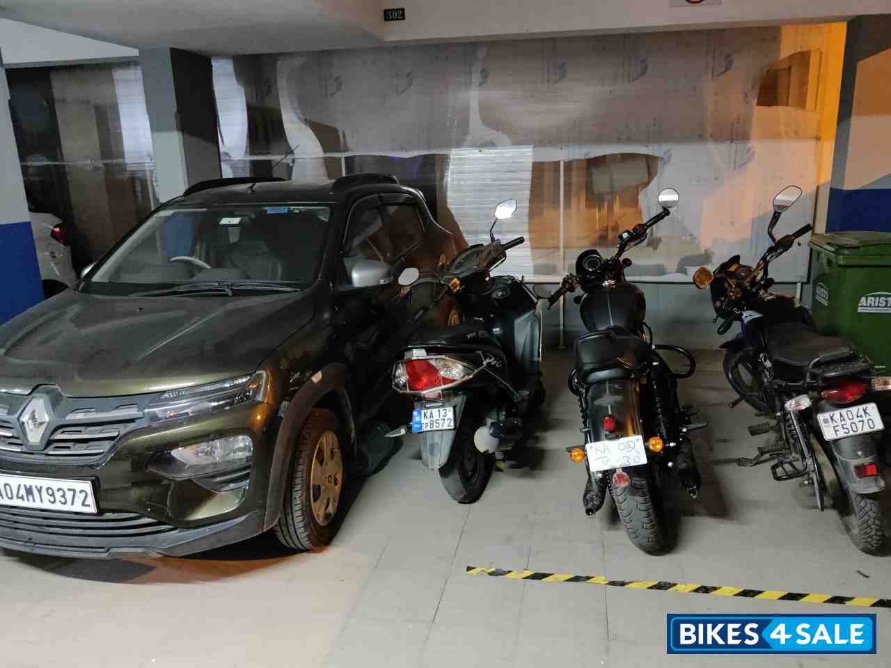 Yezdi Roadster Dark Yezdi Roadster Dark