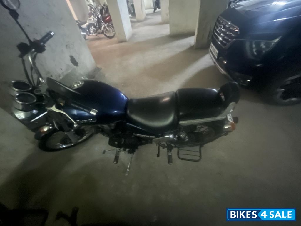 Blue Royal Enfield Thunderbird 350 Blue Royal Enfield Thunderbird 350