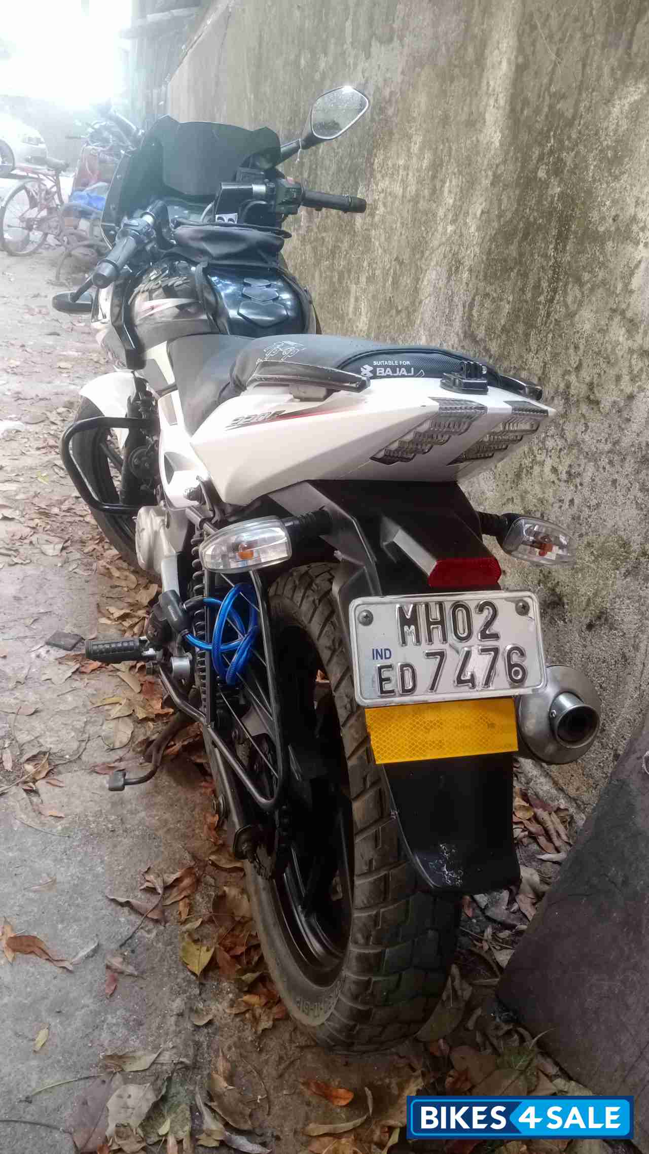 Bajaj Pulsar 220F Bajaj Pulsar 220F