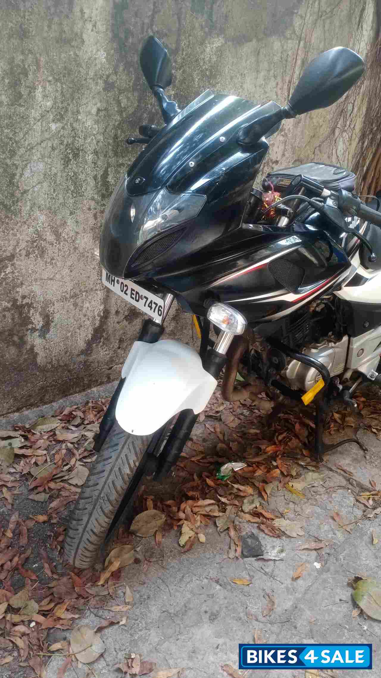 Bajaj Pulsar 220F Bajaj Pulsar 220F