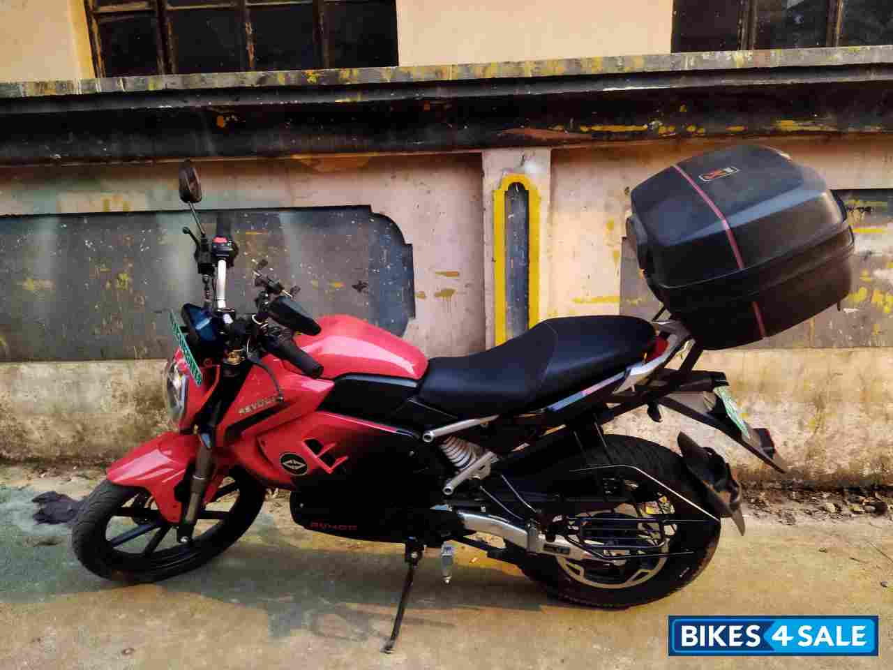 Revolt RV 400 Revolt RV 400