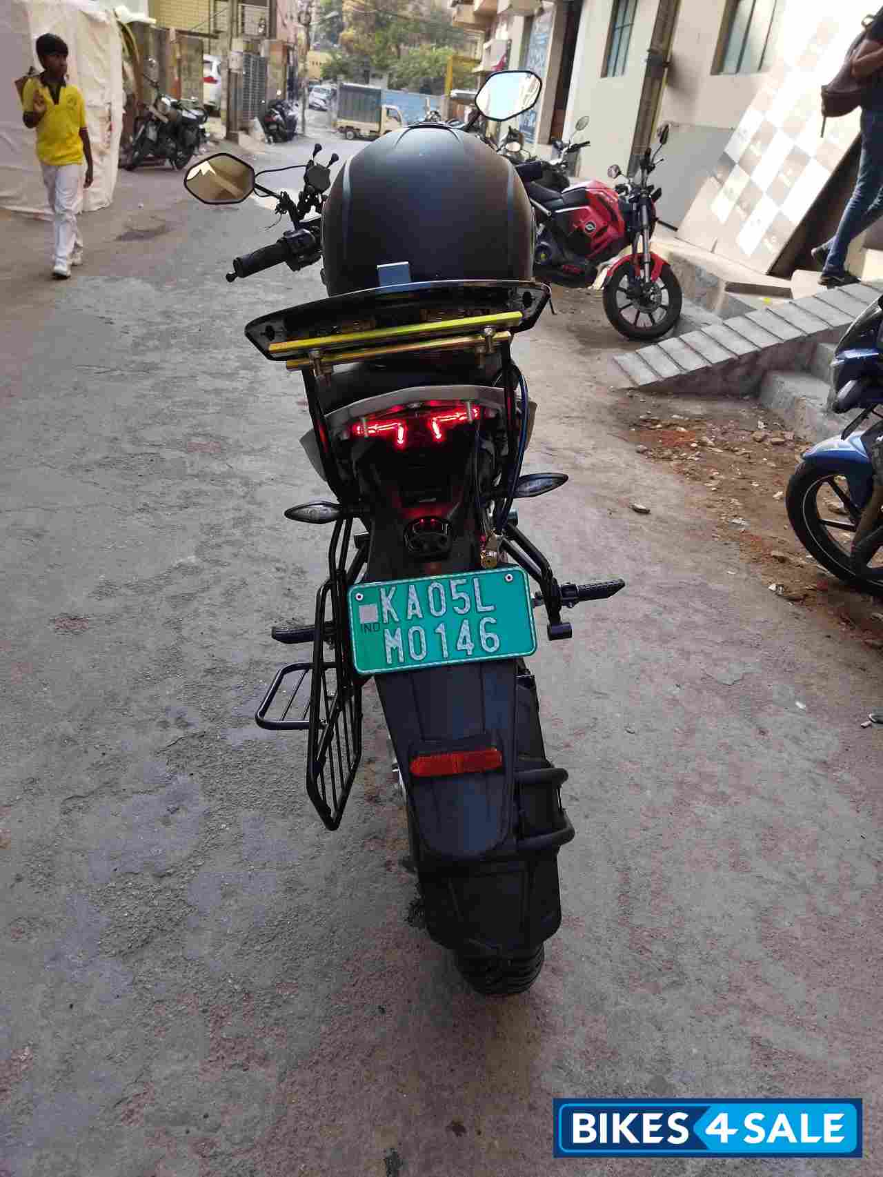 Revolt RV 400 Revolt RV 400