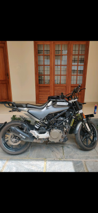 Black Husqvarna Svartpilen 250 2020