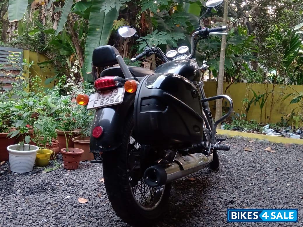 Black Royal Enfield Thunderbird 350 Black Royal Enfield Thunderbird 350