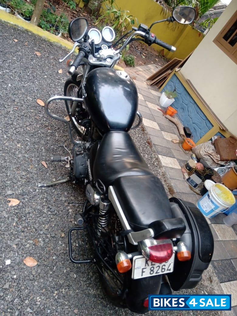 Black Royal Enfield Thunderbird 350 Black Royal Enfield Thunderbird 350