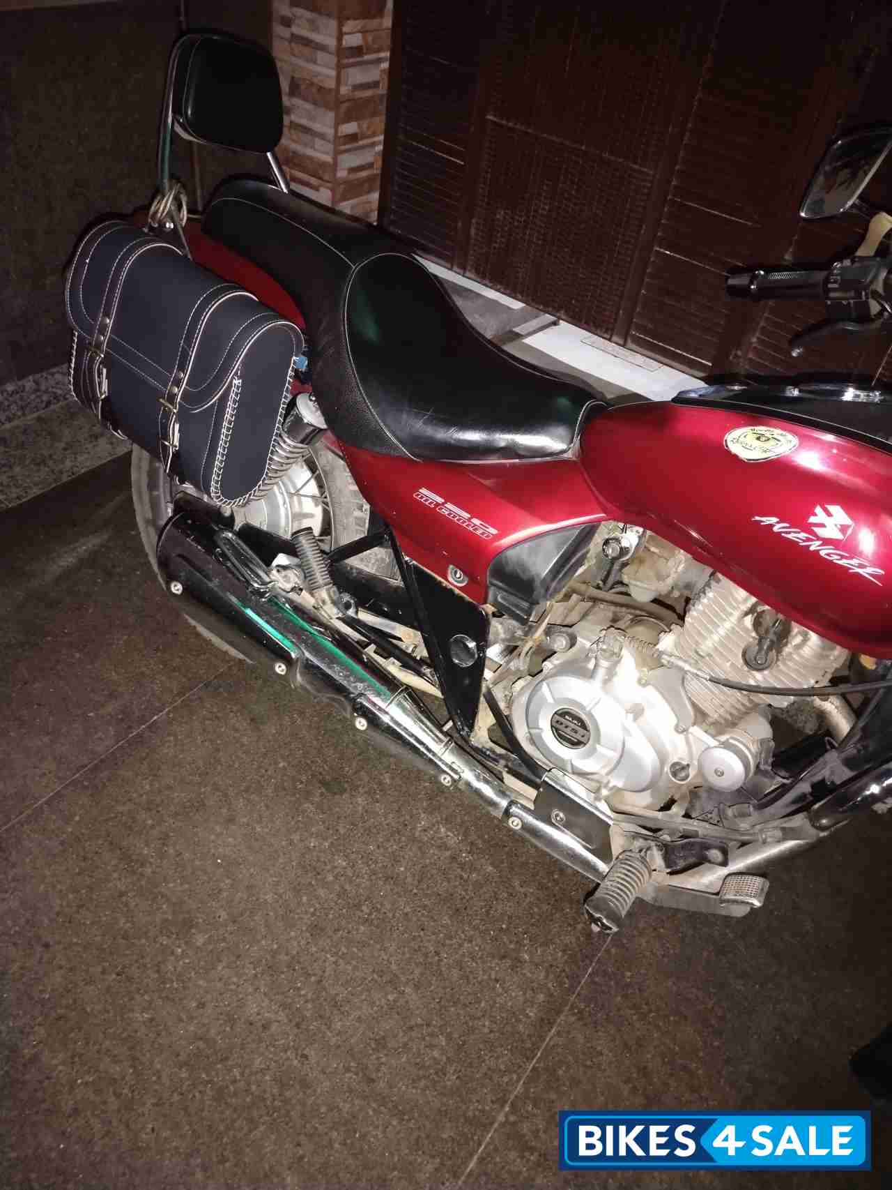 Wine Red Bajaj Avenger 220 DTS-i Wine Red Bajaj Avenger 220 DTS-i