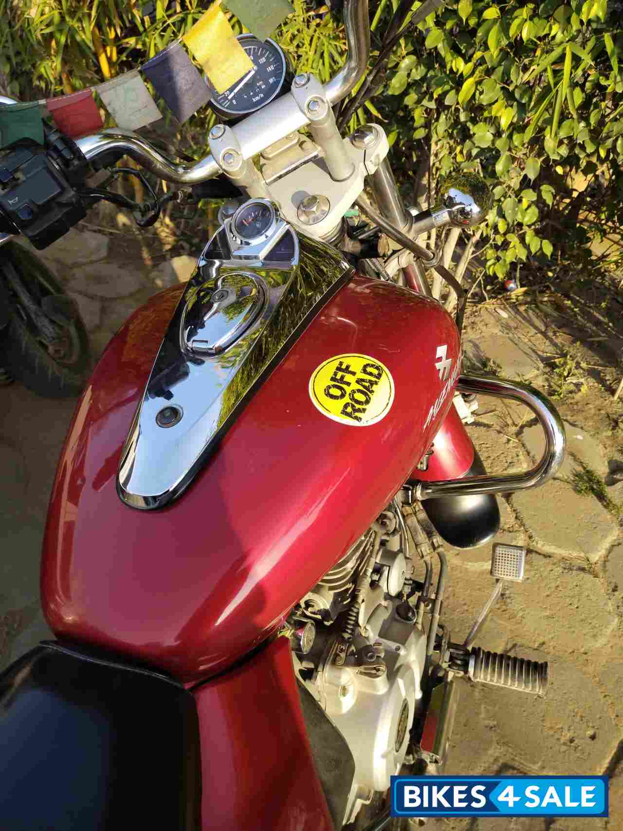 Wine Red Bajaj Avenger 220 DTS-i Wine Red Bajaj Avenger 220 DTS-i
