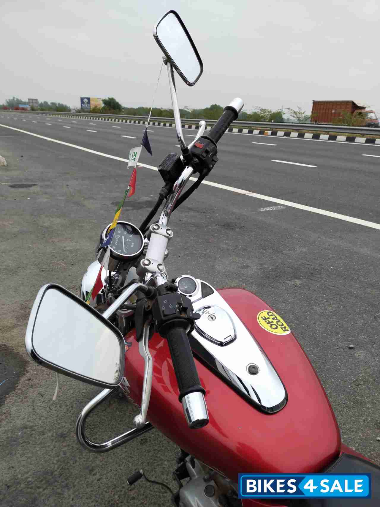 Wine Red Bajaj Avenger 220 DTS-i Wine Red Bajaj Avenger 220 DTS-i