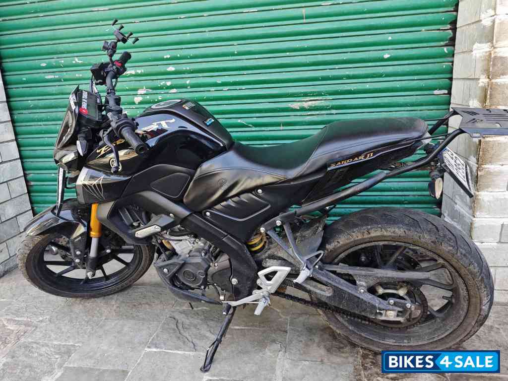 Black Yamaha MT-15 Black Yamaha MT-15