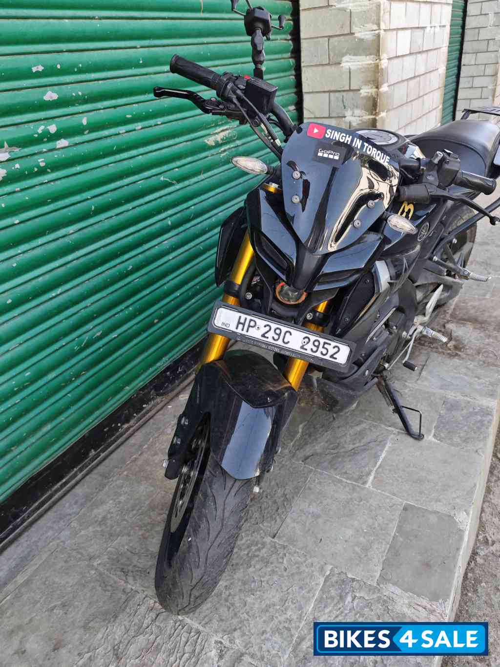 Black Yamaha MT-15 Black Yamaha MT-15