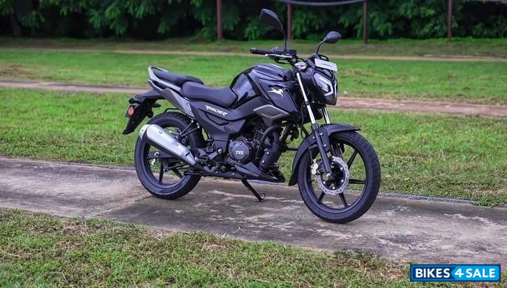 Black TVS Raider 125