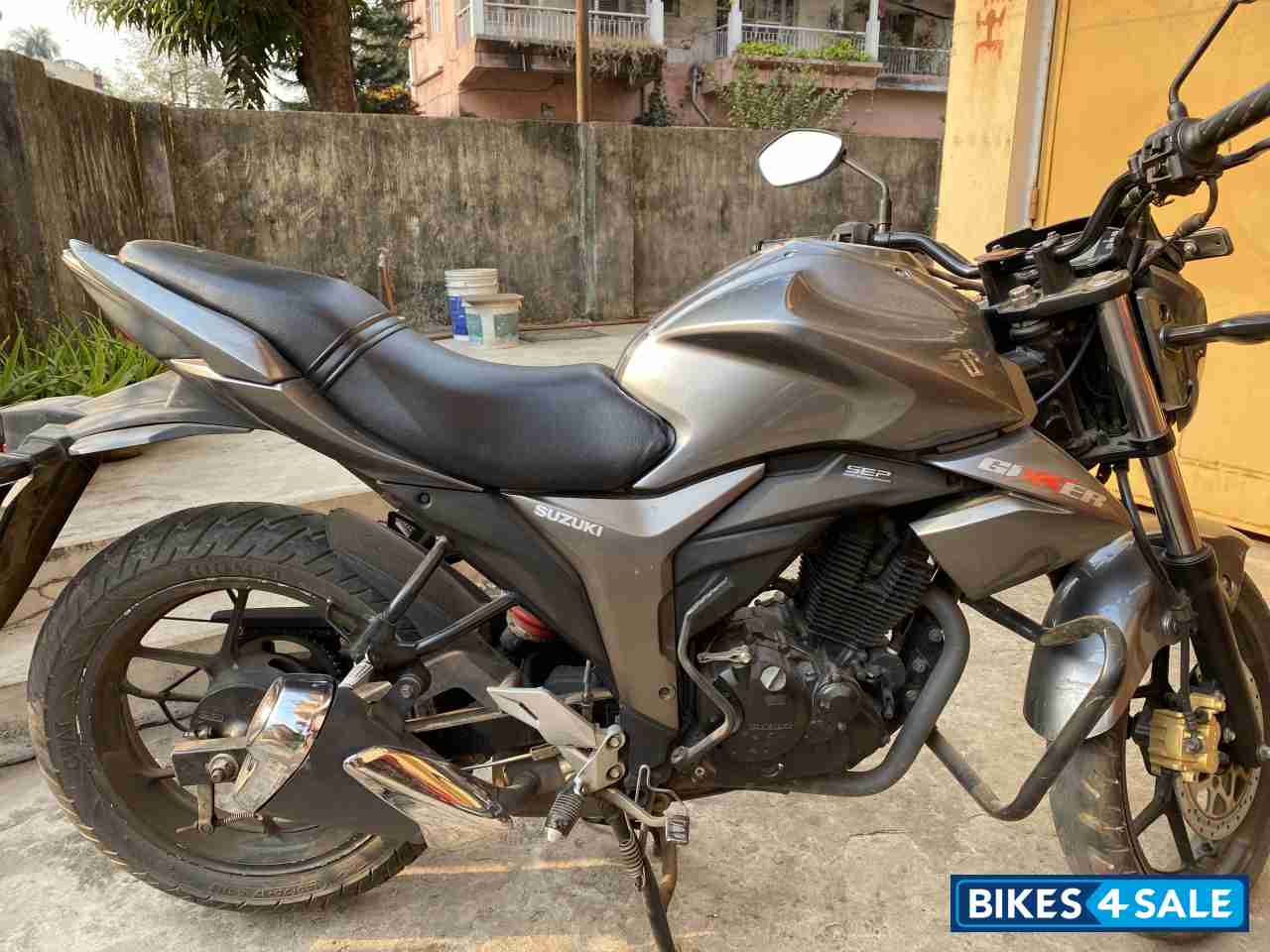 Grey Suzuki Gixxer 150