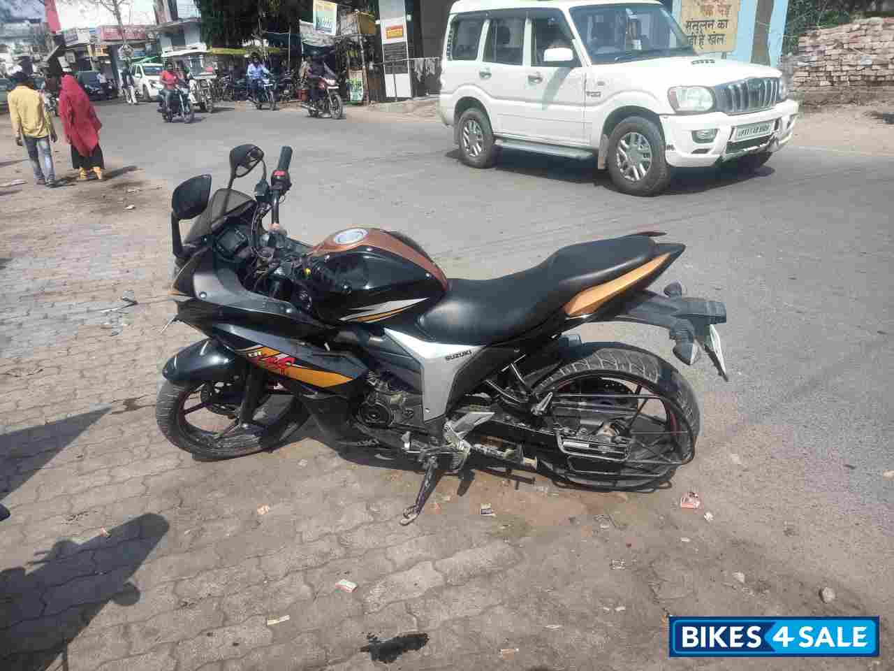 Golden Black Suzuki Gixxer SF SP Golden Black Suzuki Gixxer SF SP