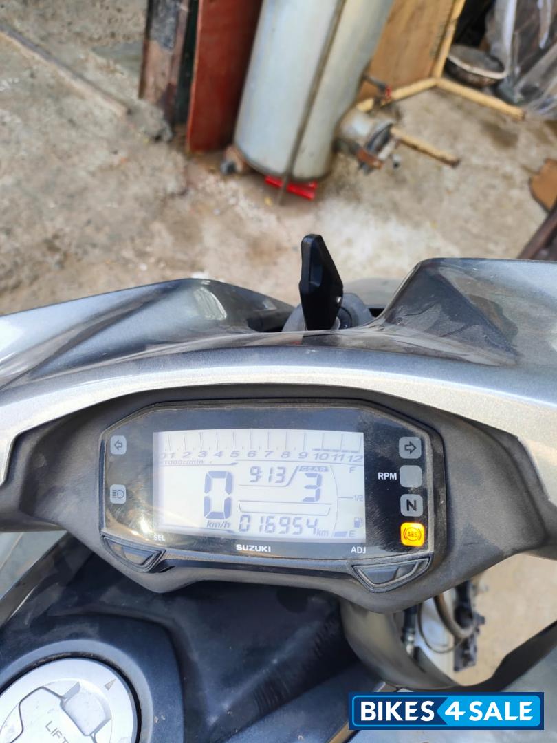 Silver Suzuki Intruder 150 Silver Suzuki Intruder 150