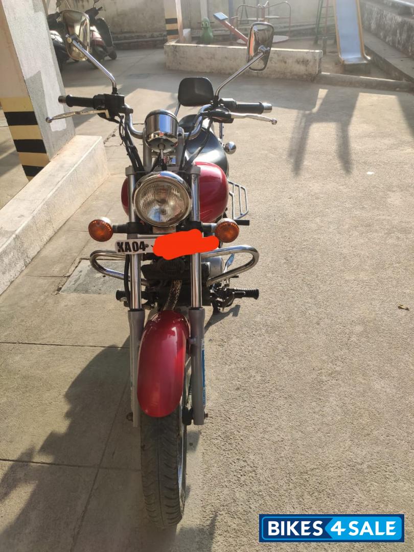 Red Bajaj Avenger 220 DTS-i