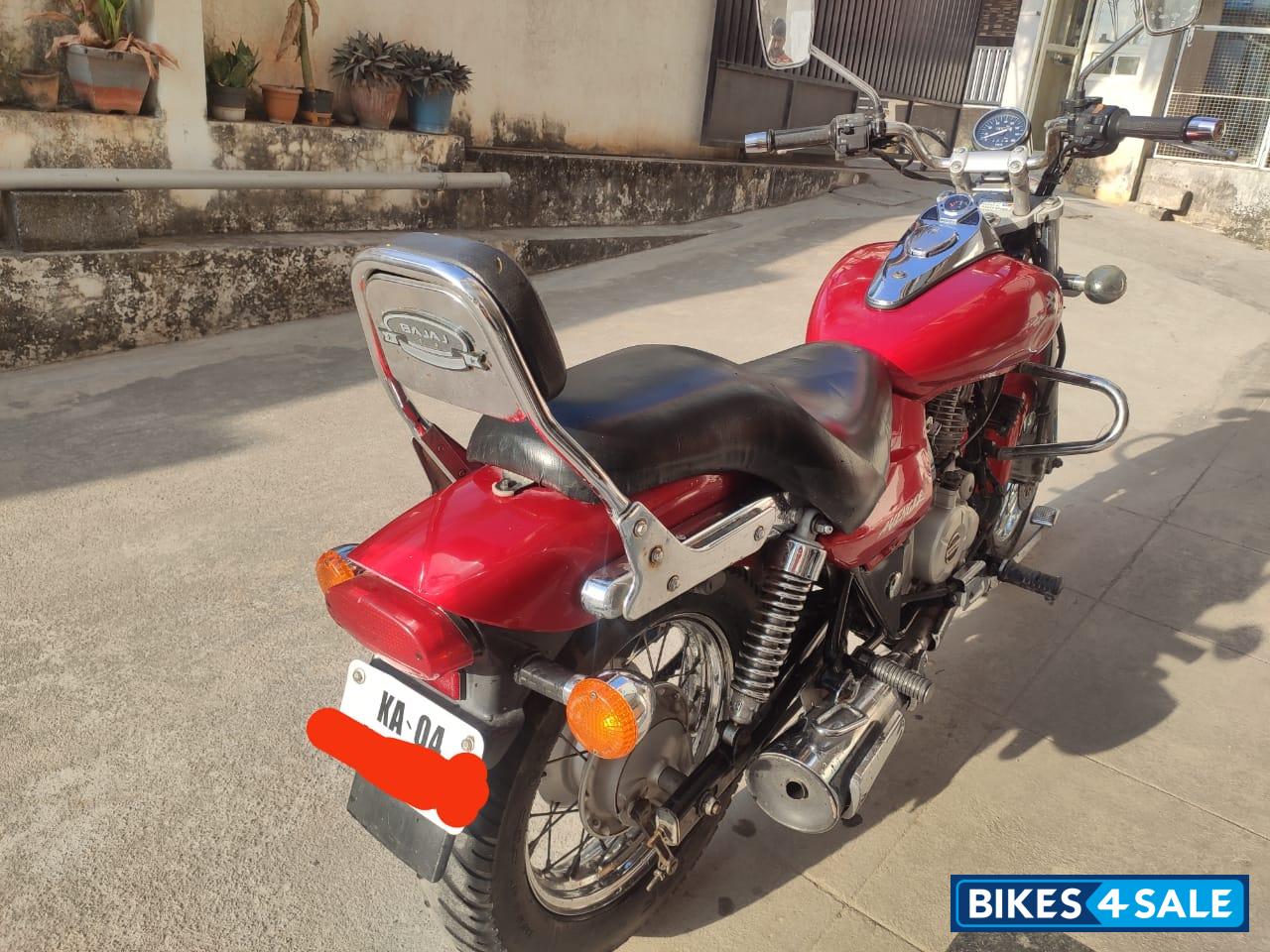 Red Bajaj Avenger 220 DTS-i