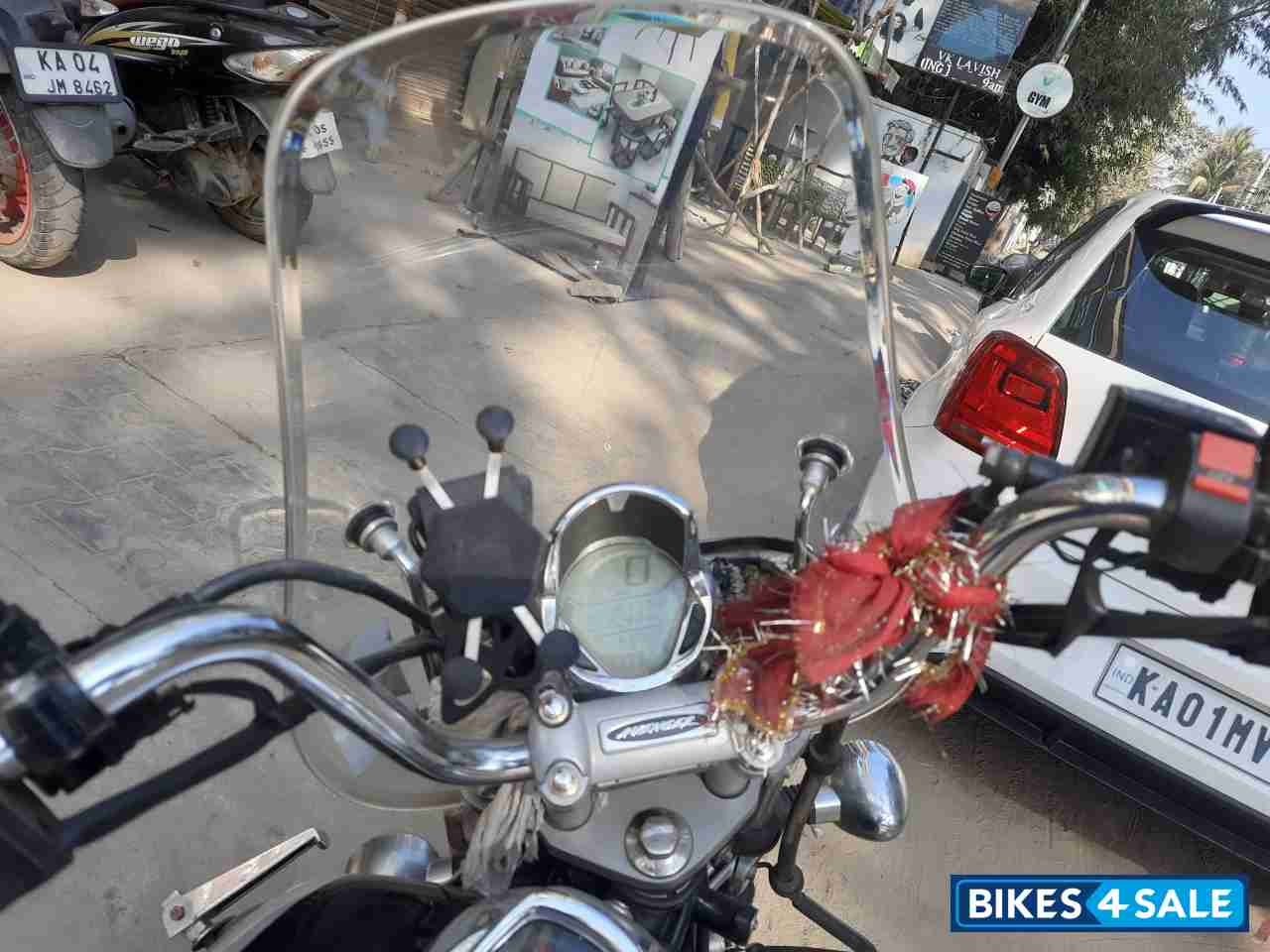 Black Bajaj Avenger Cruise 220