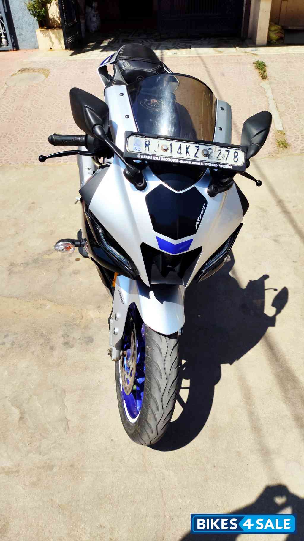 Matalic Grey Yamaha YZF R1M