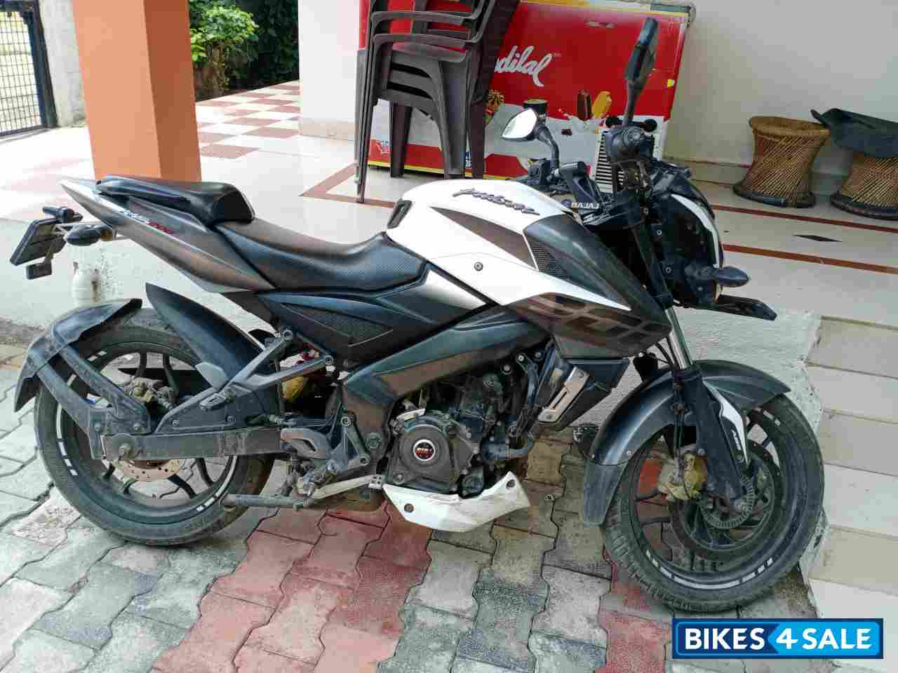 White Colour Bajaj Pulsar 200 NS ABS White Colour Bajaj Pulsar 200 NS ABS
