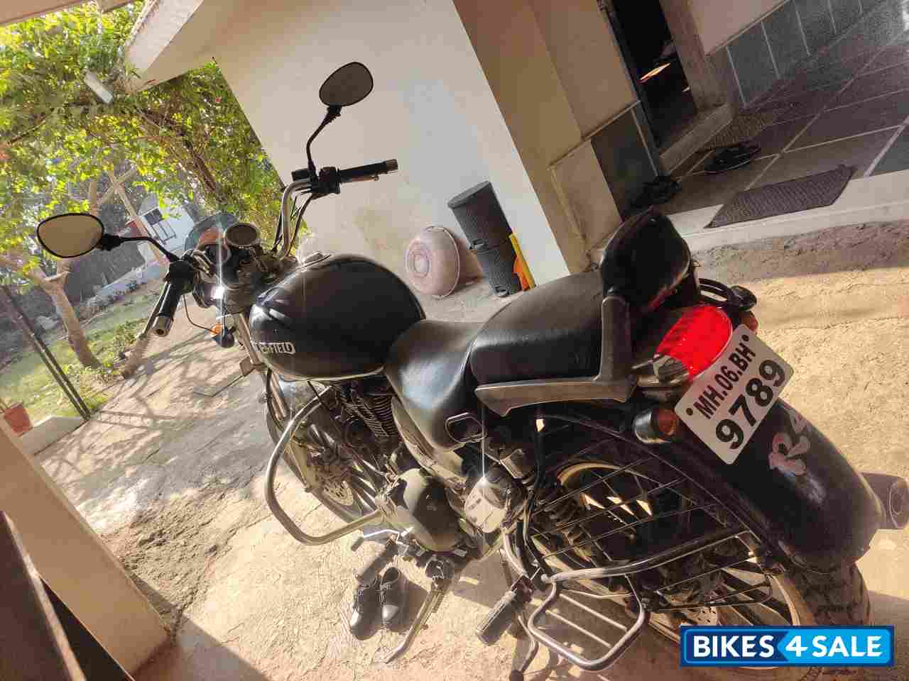 Black Royal Enfield Thunderbird 350 Black Royal Enfield Thunderbird 350