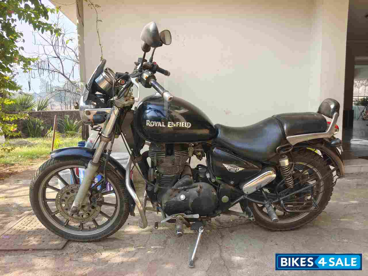 Black Royal Enfield Thunderbird 350 Black Royal Enfield Thunderbird 350