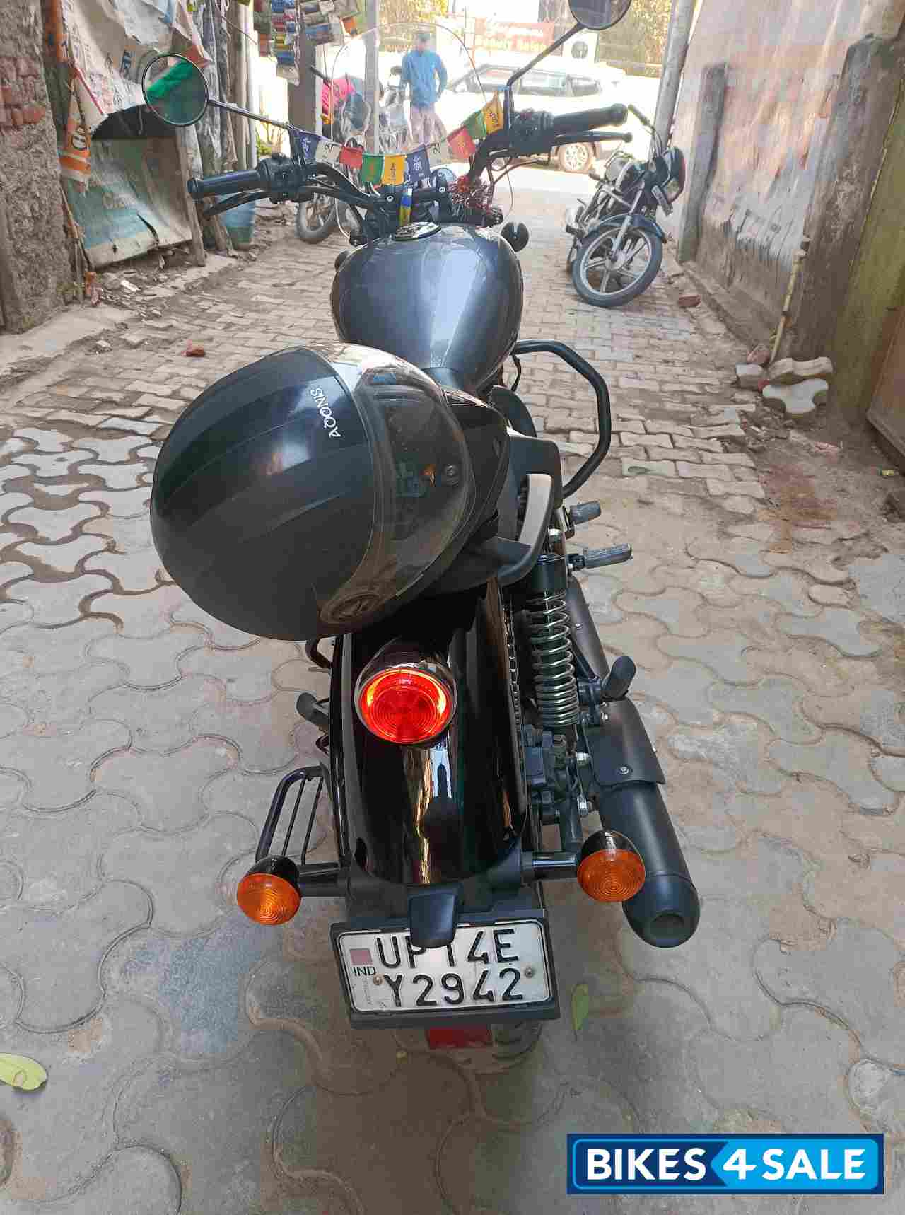 Grey Royal Enfield Meteor 350 Grey Royal Enfield Meteor 350