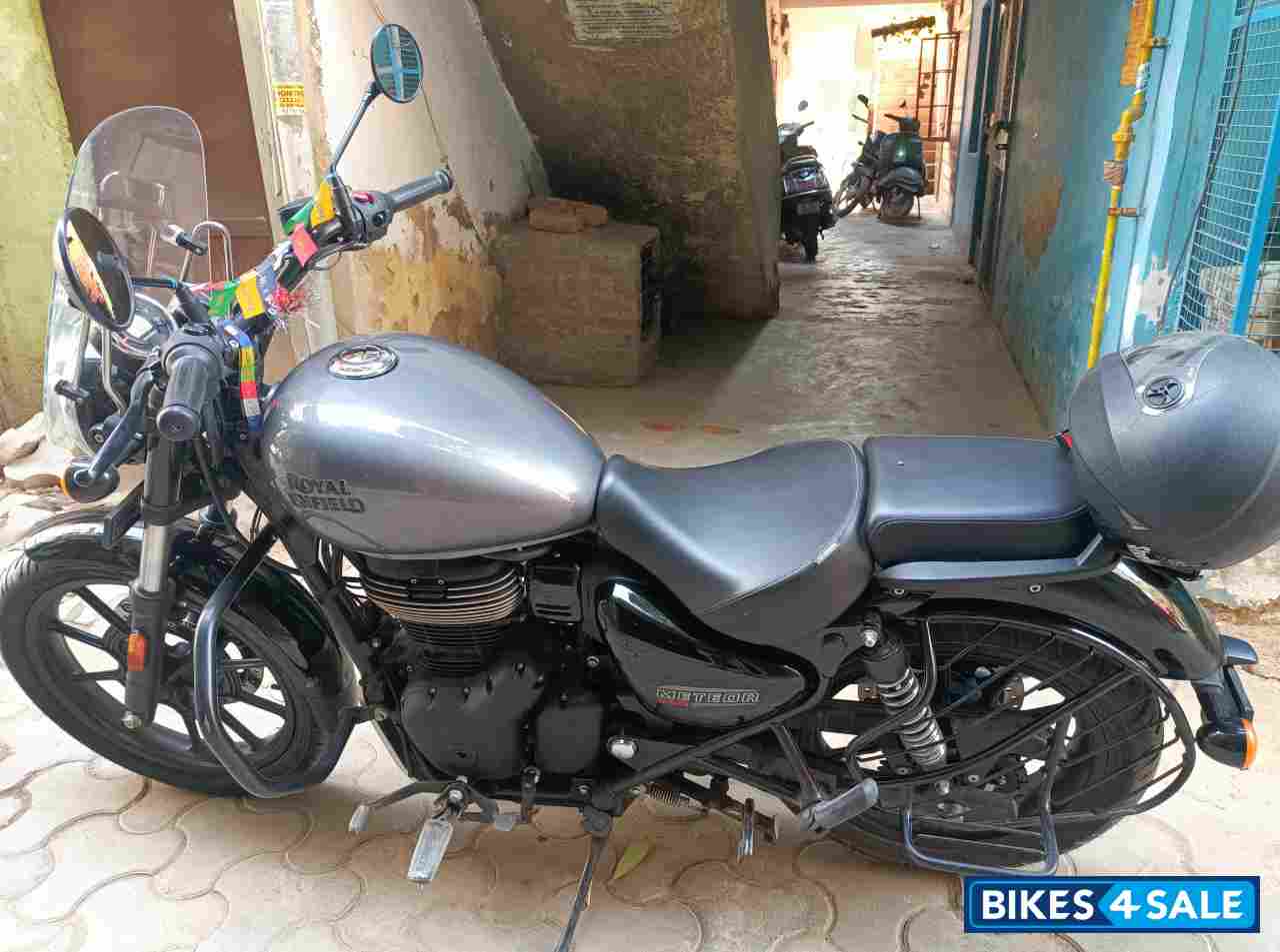 Grey Royal Enfield Meteor 350 Grey Royal Enfield Meteor 350