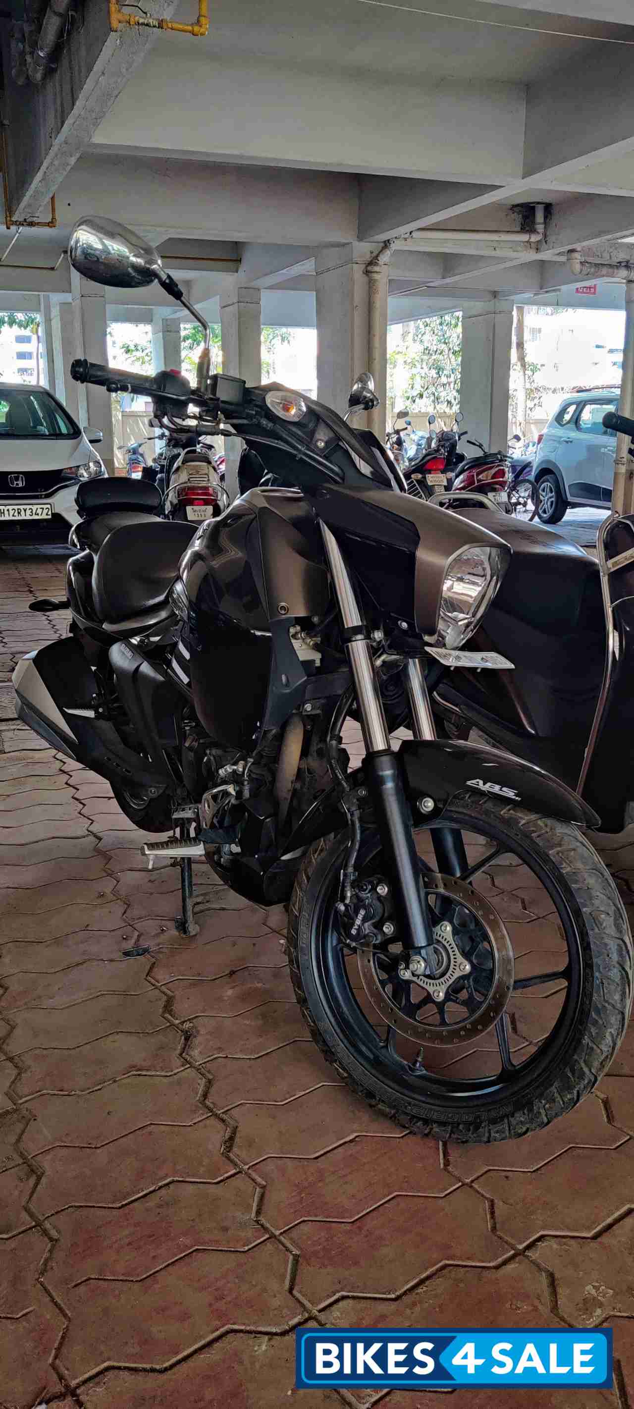 Black Suzuki Intruder 150 FI Black Suzuki Intruder 150 FI